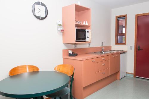 Cucina o angolo cottura di Aspen Lodge Motel