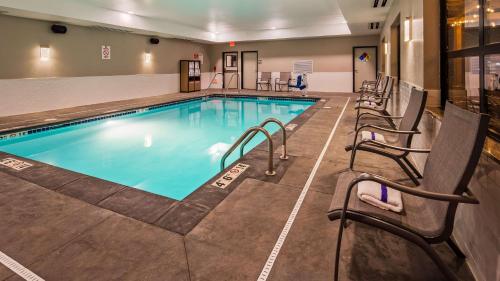 Piscina en o cerca de Best Western Premier Ankeny Hotel