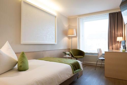 Säng eller sängar i ett rum på Best Western Hotel Spirgarten