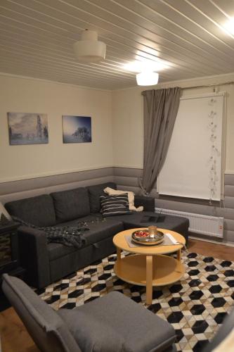 a living room with a couch and a table at Chalet Suomukka in Suomutunturi