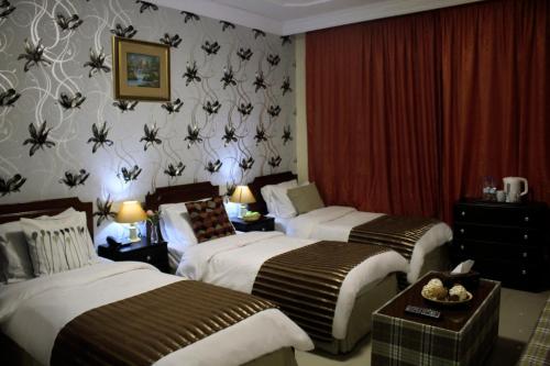 Giường trong phòng chung tại Al-Aqsa Palace Hotel فندق قصر الاقصى