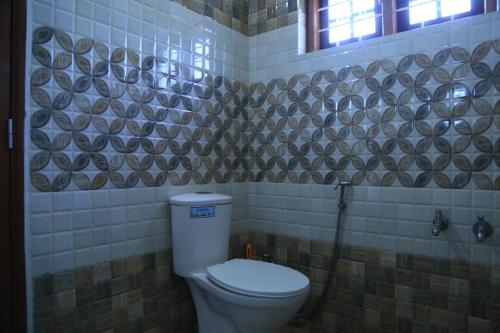Een badkamer bij White Clouds Cottage Munnar