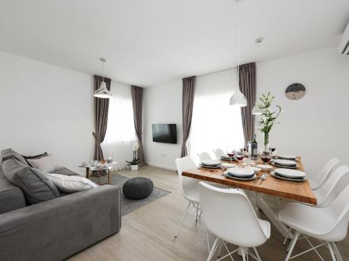 Villa in Nin with Stunning Sea Views