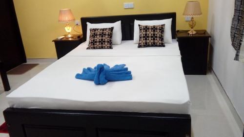 A bed or beds in a room at Eco Cabanas Marakolliya