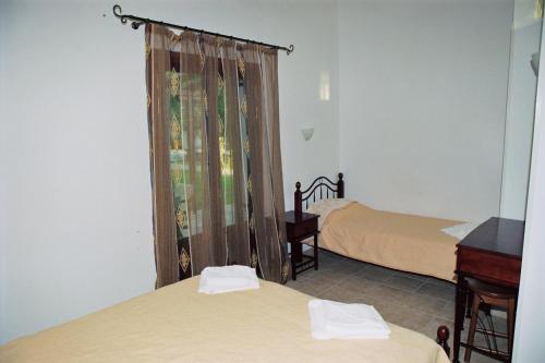 Un pat sau paturi într-o cameră la Razi Beach