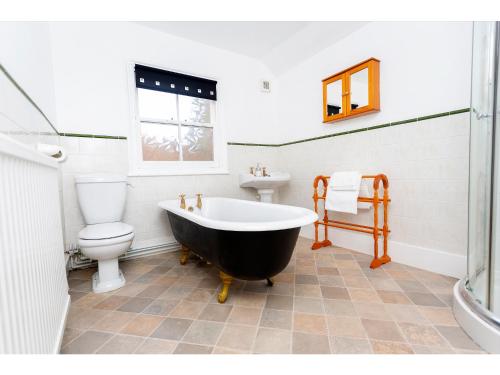 Ett badrum på Sandown Villa Holiday Home