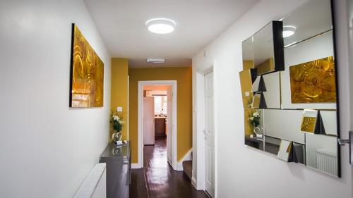 a hallway of a home with yellow walls at Ur City Pad - 4 bedrooms - 4 bathrooms - Somerset House in Birmingham