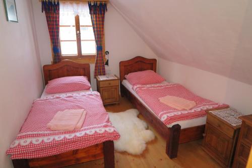 Una cama o camas en una habitación de Roubenka U Milánka