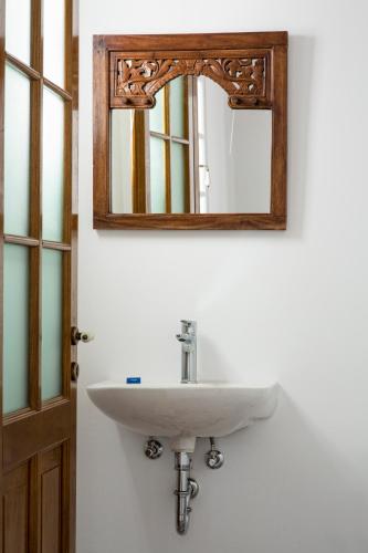 a bathroom with a sink and a mirror on the wall at Aether Boutique Stay in Glastros