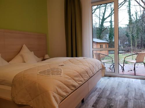 מיטה או מיטות בחדר ב-Neue Mühle Kleines Landhotel