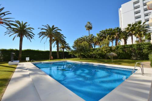 Bazén v ubytování Studio Torresol Nerja nebo v jeho okolí