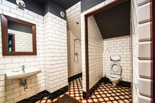 a bathroom with a sink and a toilet at Shoemaker Irish Pub & Accommodation in Kielce