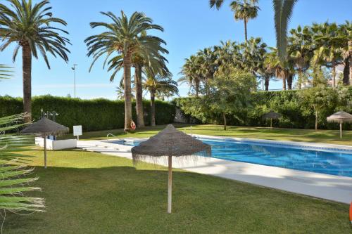 Bazén v ubytování Studio Torresol Nerja nebo v jeho okolí