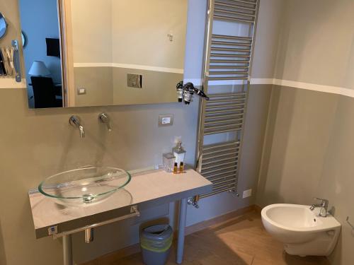 a bathroom with a sink and a toilet at Residenza Ca' degli Enzi in Verona