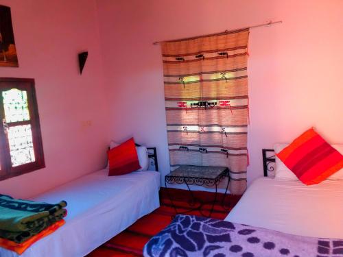 Una cama o camas en una habitación de Kasbah Les Nomades
