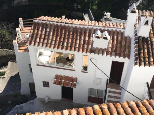 Το κτήριο όπου στεγάζεται  η παραθεριστική κατοικία