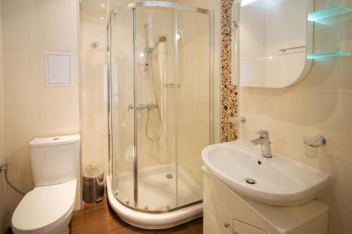 A bathroom at Mars Apartments in Tryavna Beach Complex