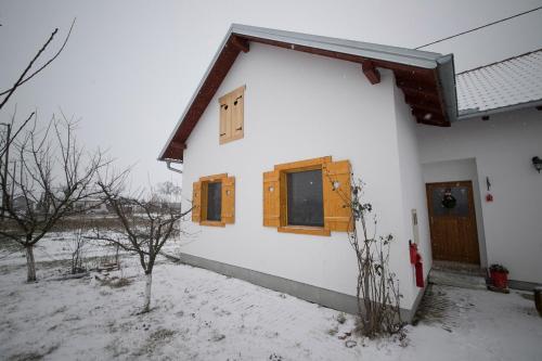 KUĆA ZA ODMOR "DVA SRCA" v zimě