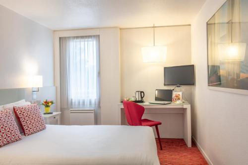 Llit o llits en una habitació de Kyriad Toulouse Blagnac Aéroport