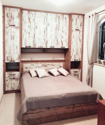 J&B - Beachside Studio Apartment