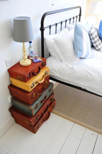 Postel nebo postele na pokoji v ubytování Lulworth Cove Inn