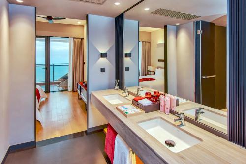 Vonios kambarys apgyvendinimo įstaigoje Dusit Thani Shuangyue Bay Resort Huizhou