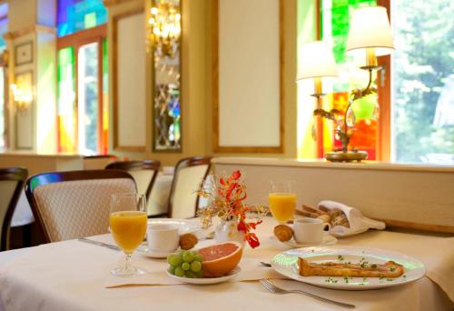 Jídlo v hotelu nebo okolí