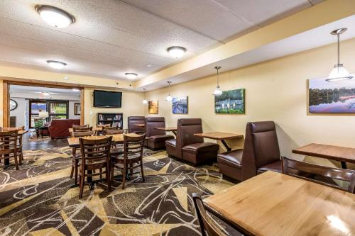 Χώρος καθιστικού στο Econo Lodge Mayo Clinic Area