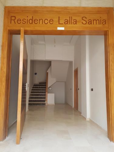 a building with a sign that reads resistance la santa at Prestige appartement coeur du Rabat in Rabat