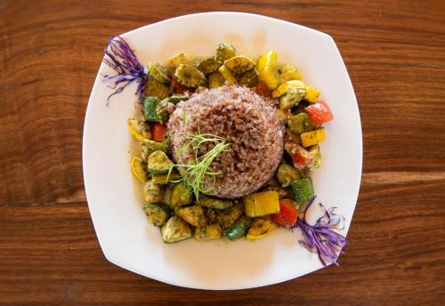 リゾートの敷地内または近くでの食事または食べ物
