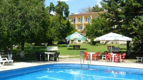 The swimming pool at or close to Hotel Briz 3 - Free Parking