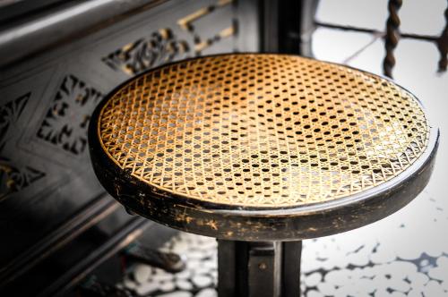 a metal table with a wicker top on a stand at Dimora Storica Palazzo Didonna in Rutigliano