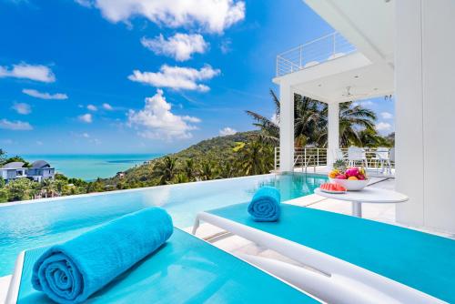 a villa with a infinity pool and the ocean at Villa Melo in Chaweng Noi Beach