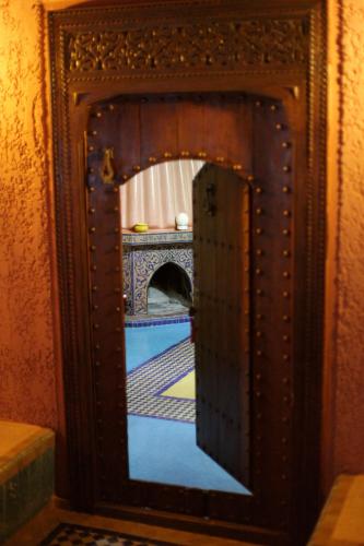 a mirror with a door in a room at Rive Du Lac in Lalla Takerkoust