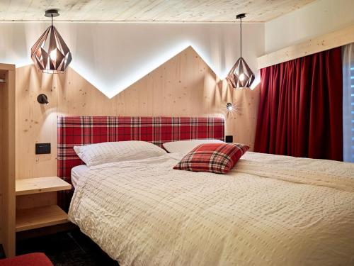 En eller flere senge i et værelse på Luxury Chalet Pinocchio