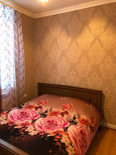 a bed with pink roses on it in a room at Rest home Jermuk in Jermuk
