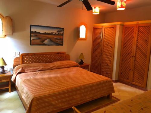 Una cama o camas en una habitación de Hotel - Residencial Madrugada