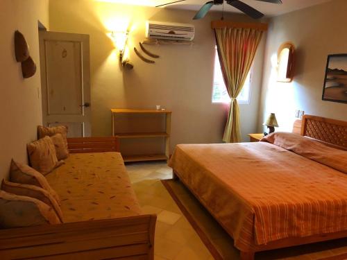 Una cama o camas en una habitación de Hotel - Residencial Madrugada