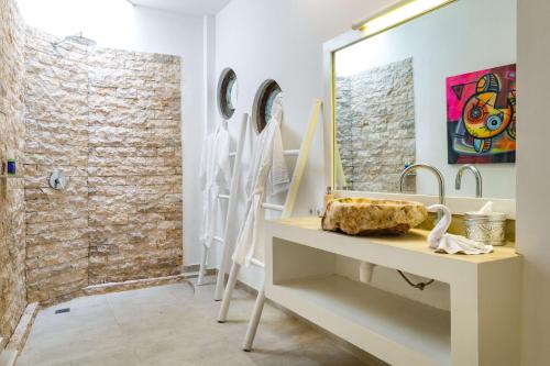 Ένα μπάνιο στο Cocotoa Boutique Hotel & Villa