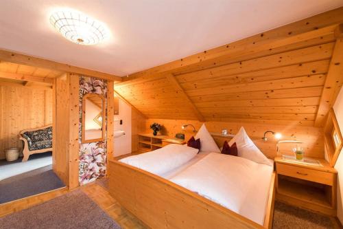 Postel nebo postele na pokoji v ubytování Landhaus Beßler