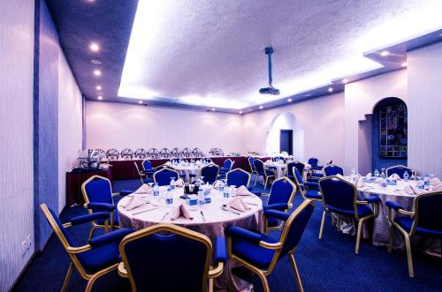 Restaurace v ubytování Karan Sharq for Hotel Apartments Company