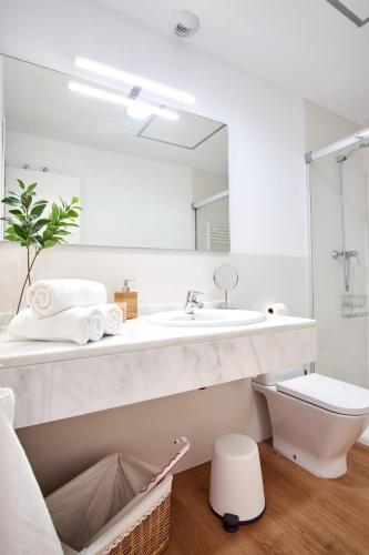 Virgen del Valle Deluxe Suite by Valcambre
