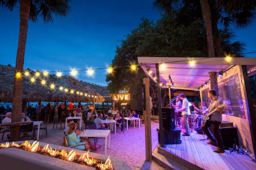 Stunning Views!!-Oceanfront Villa-Heated Pool-Private Balcony-Tiki Bar-Walk to Coligny Plaza photo 7