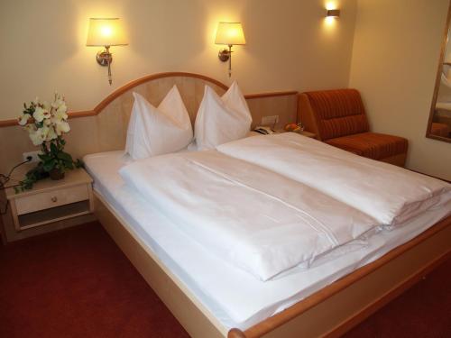 Un pat sau paturi într-o cameră la Tirolerhof