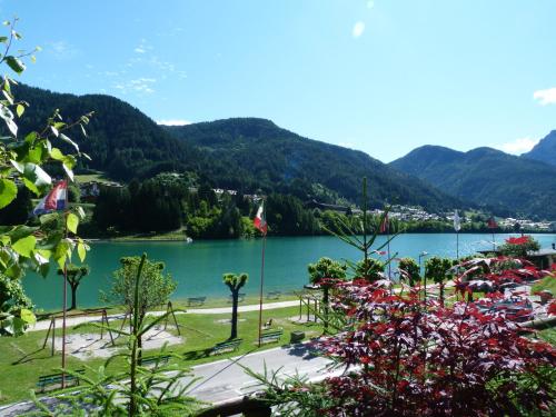 a view of a lake with mountains in the background at Hotel al Sole in Auronzo di Cadore