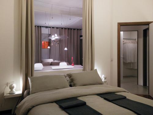 Łóżko lub łóżka w pokoju w obiekcie Un Open Space in Centro Storico