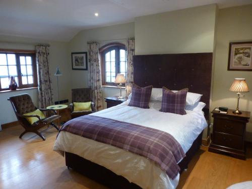 A bed or beds in a room at Manor House Farm 