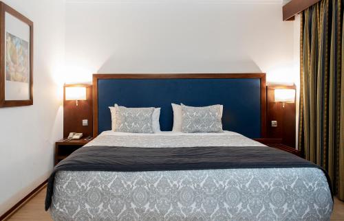 Ένα ή περισσότερα κρεβάτια σε δωμάτιο στο Hotel Samasa Fundao