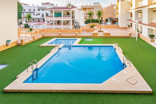 an image of a swimming pool on the roof of a apartment at Irtaplaya 310 in Alcossebre