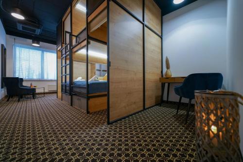 Postel nebo postele na pokoji v ubytování CHORS like a hotel - Capsule & NFT Boutique Hostel Bratislava - City Center